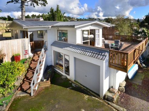 4 Hammond Avenue, Hatfields Beach