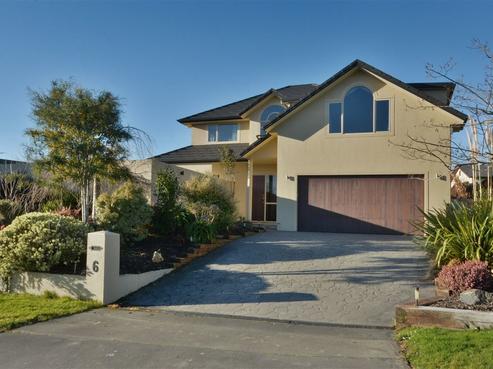 6 Duxford Crescent, Fairfield