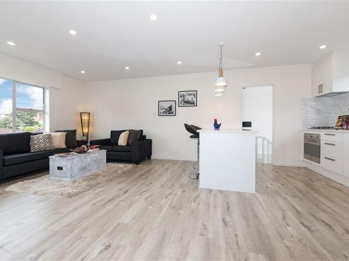 2/4210A Great North Road, Glendene