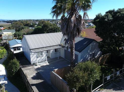 67 Lake Road, Devonport