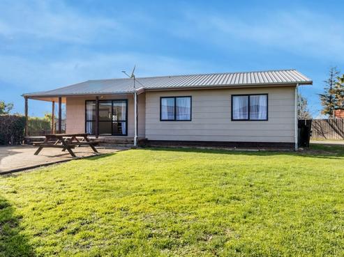 18 Allens Lane, Clive