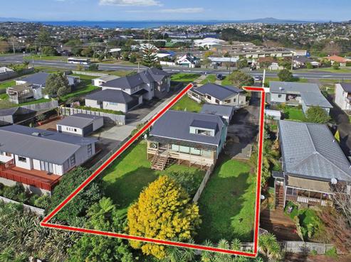 880 East Coast Road, Northcross