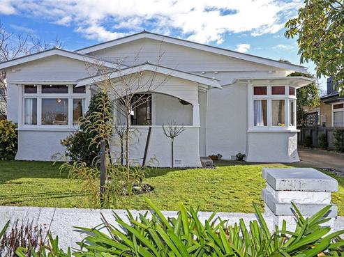 509 Hastings Street South, Akina