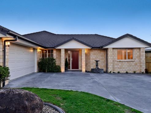 6 Rosewood Court, Huntington