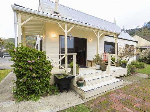 13 Hillside Lane, The Brook