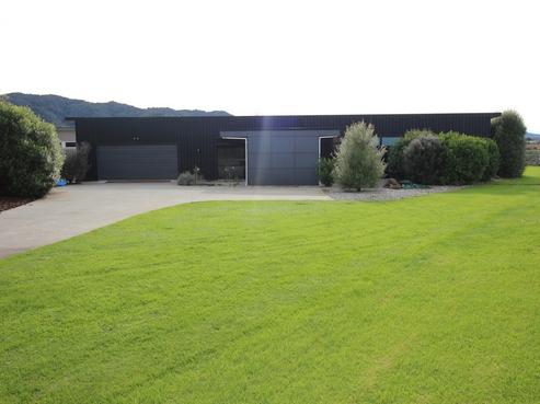 8 Beau Lane, Maunu