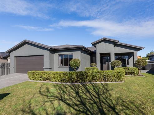 8 Heynes Place, Clive