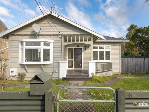 4 Croft Grove, Moera