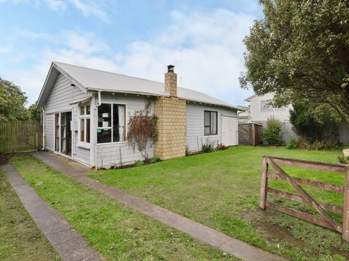 77 Pacific Drive, Southbridge