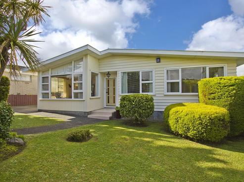 166 Dowse Drive, Maungaraki