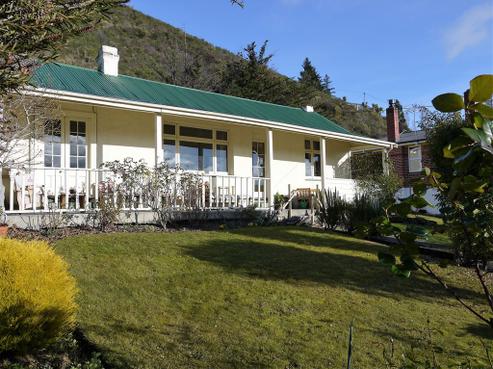 105 Branxholm Street, Roxburgh