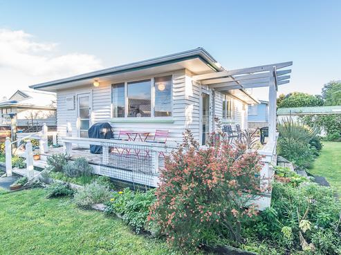11A Victor Grove, Waikanae Beach