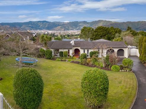 21 Corrondella Grove, Belmont