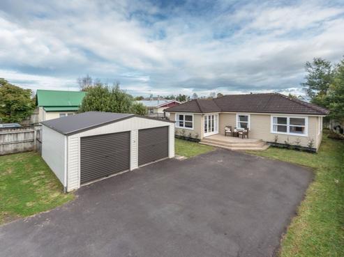 25A Bruce Avenue, Glenview