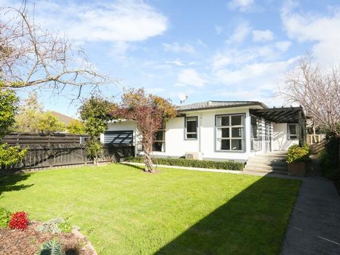 102 Lyndhurst Road, Frimley