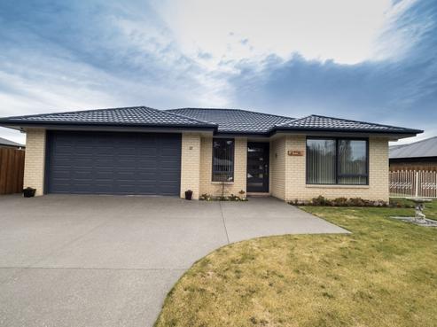 17 Geoff Geering Drive, Elgin