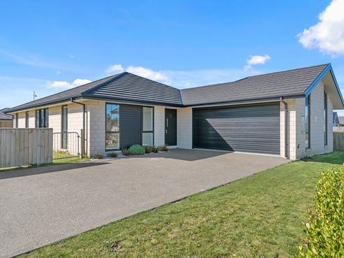 33 Blackadder Road, Pegasus
