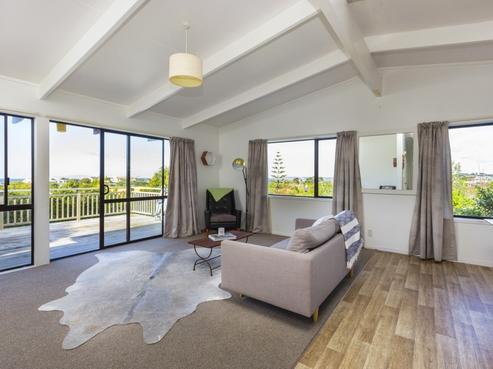 15 Sea View Road, Leigh