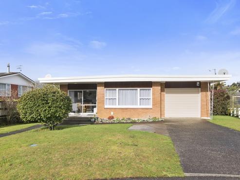 14 Cheops Street, Westbrook