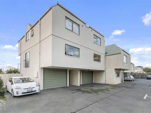 2/208 Strickland Street, Sydenham