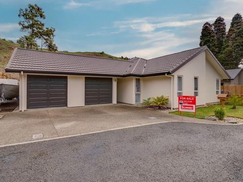 28 Sunningdale Drive, Stoke