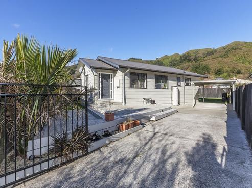 2/11 Newcombe Street, Naenae