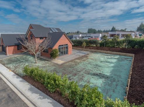 2 Springside Court, Huntington