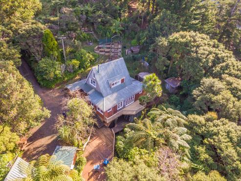 148 Lone Kauri Road, Karekare