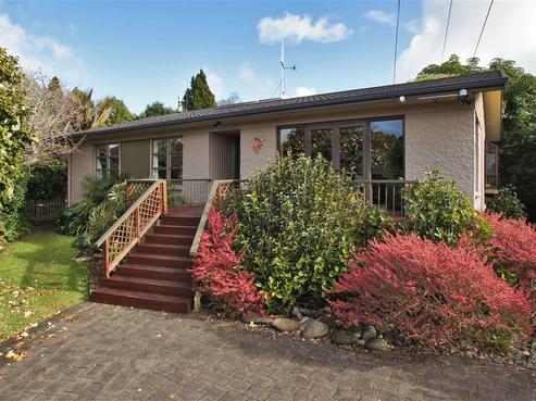 8 Acacia Crescent, Glenview