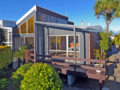242 Highgate, Roslyn