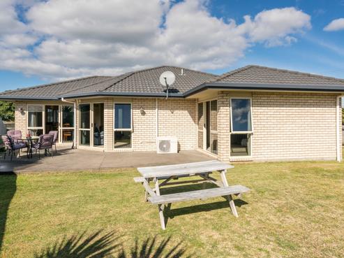 1 Paradise Point Place, One Tree Point