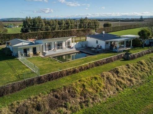 158 Longlands Road East, Longlands