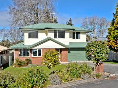 4 Surrey Lane, Glenview