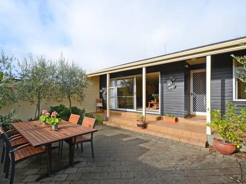 25A Saint Columbans Grove, Boulcott