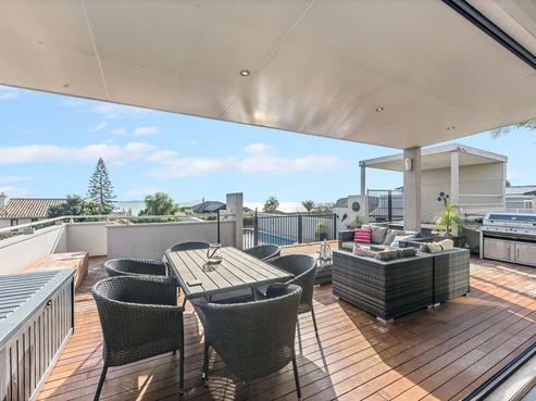 126 Pacific Parade, Army Bay