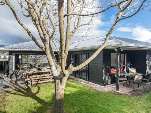 6 Ross Grove, Paraparaumu