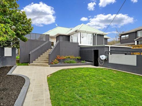 12 Raleigh Road, Northcote