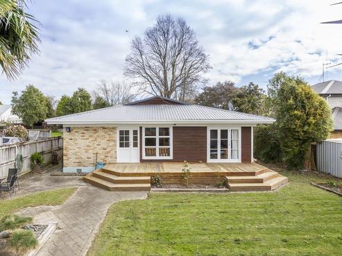 215 Fox Street, Hamilton East