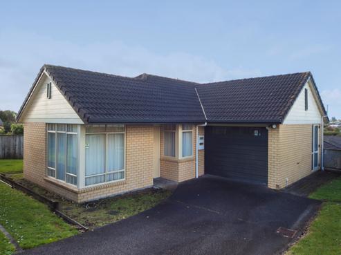 19 Regents Park Place, Massey