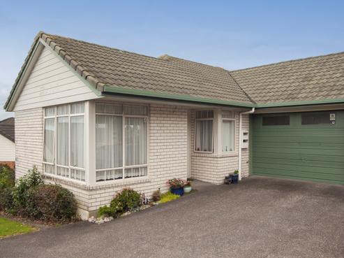 17 Regents Park Place, Massey