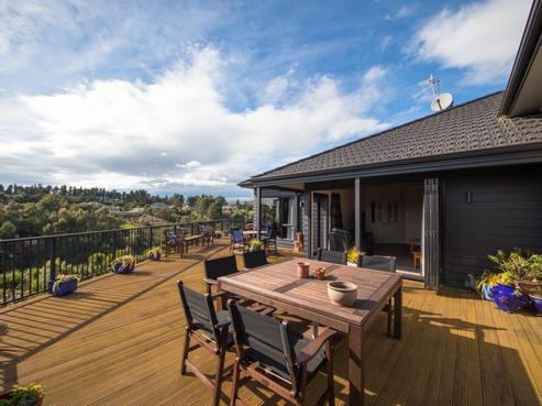 64 Cashmere Drive, Fitzherbert