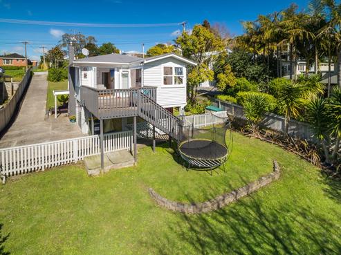 20 Pupuke Road, Hillcrest