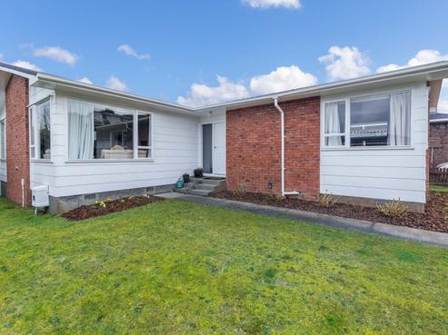 69 Waipounamu Drive, Kelson