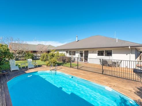 16 Oldfield Court, Huntington