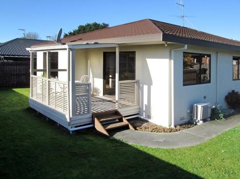 2/12 Stead Crescent, Stoke