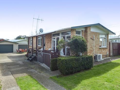 60 Houchens Road, Glenview