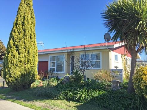 45 Clark Avenue, Pirimai