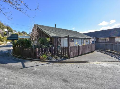 16A Easther Crescent, Kew