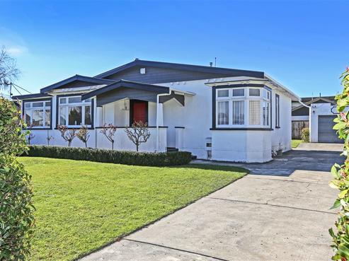 816 Lyell Street, Akina