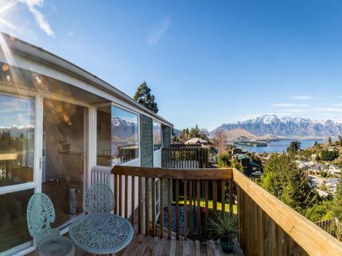 2B Bird Place, Fernhill/Sunshine Bay